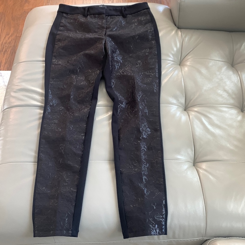 WHBM Tonal Textured Solid Paisley Jacquard Skinny Pants in Black
